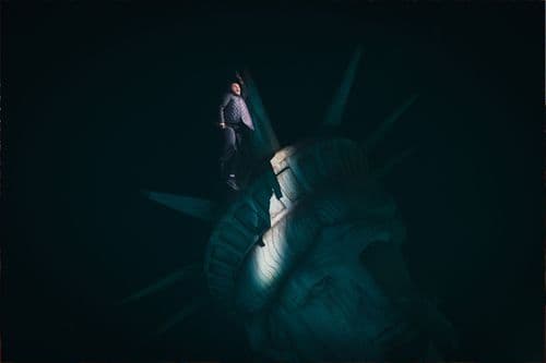 Image de l'artiste en concert.